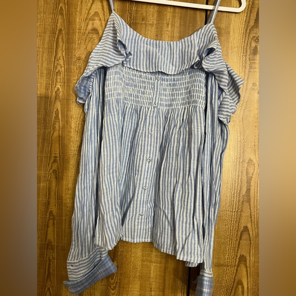 Jessica Simpson large long sleeve blouse